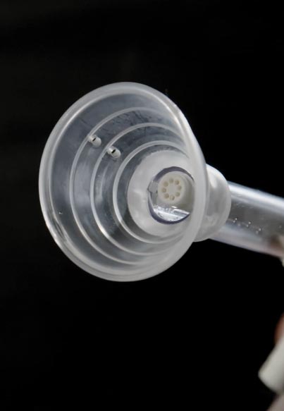 Aufsatz mit Spritzschutz für gezielte Knochenreinigung